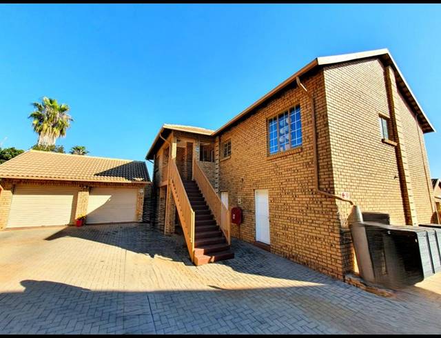 2 BEDROOM APARTMENT FOR SALE IN MAGALIESKRUIN